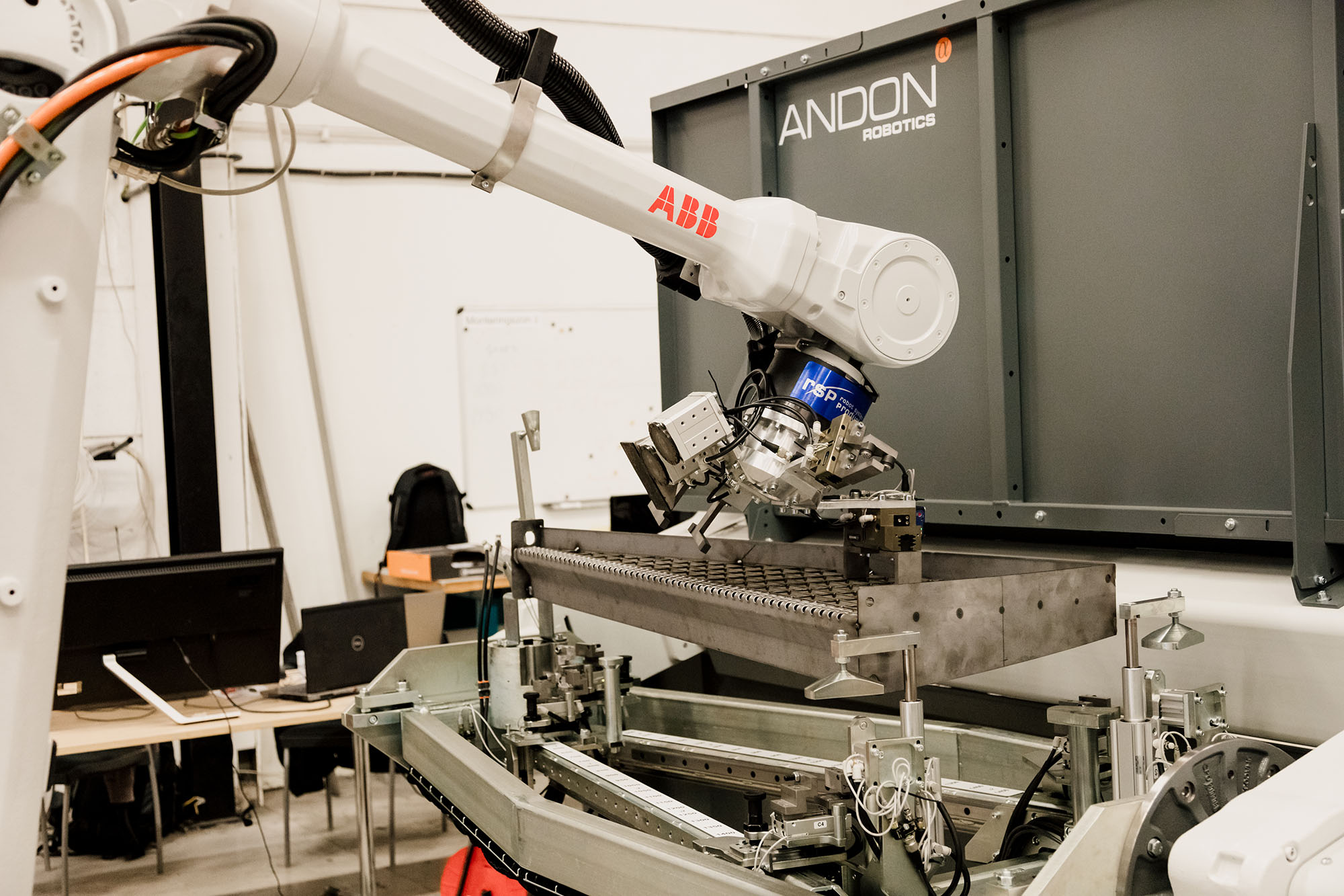 Andon Robotics 2000X1333 Ce00001057